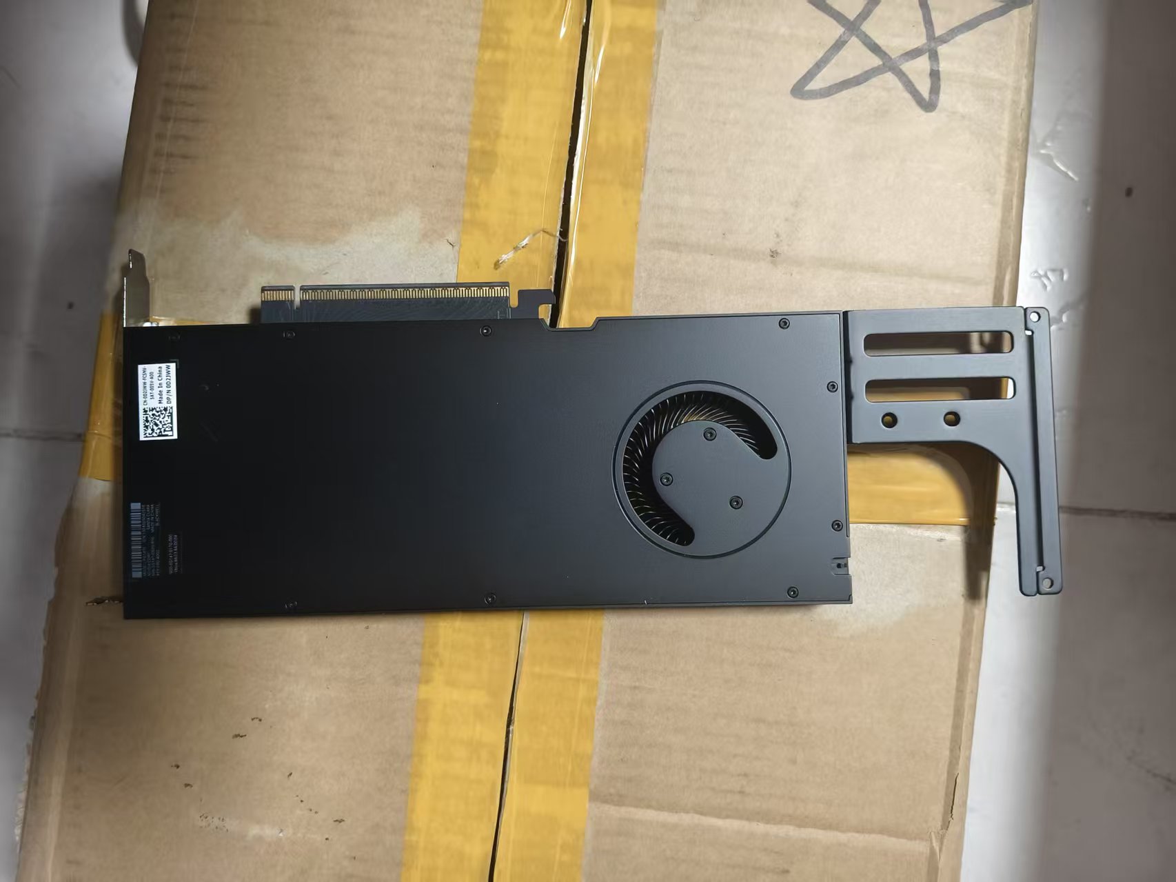 DELL RTX Pro 4000 24G显卡（4个DP，16Pin供电）